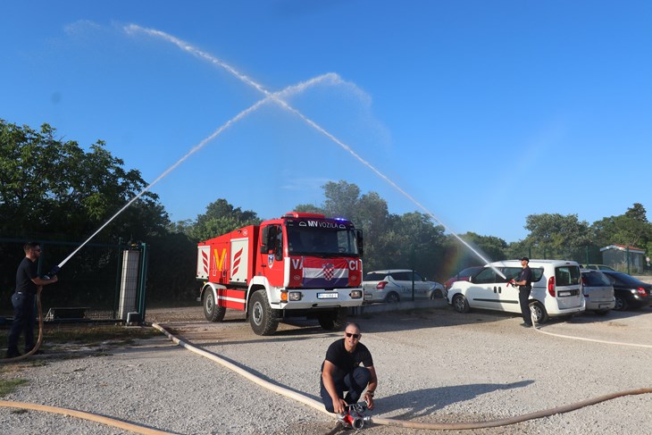 Medulinski vatrogasci u sezonu ulaze s deset vozila (Snimio Asim Čabaravdić)